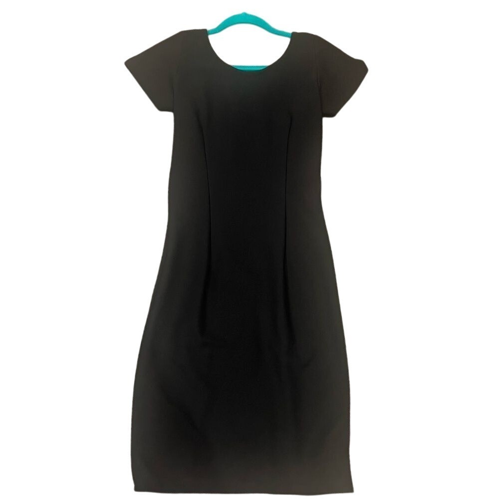 Short sleeve scoop neck black‎ sheath dress